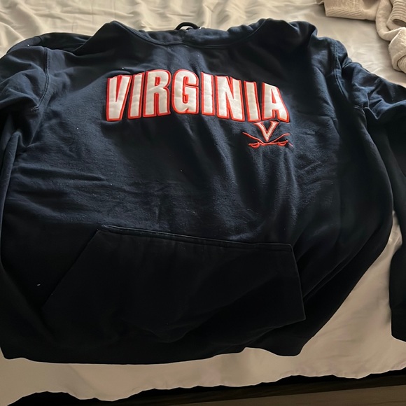 Tops - UVA sweatshirt